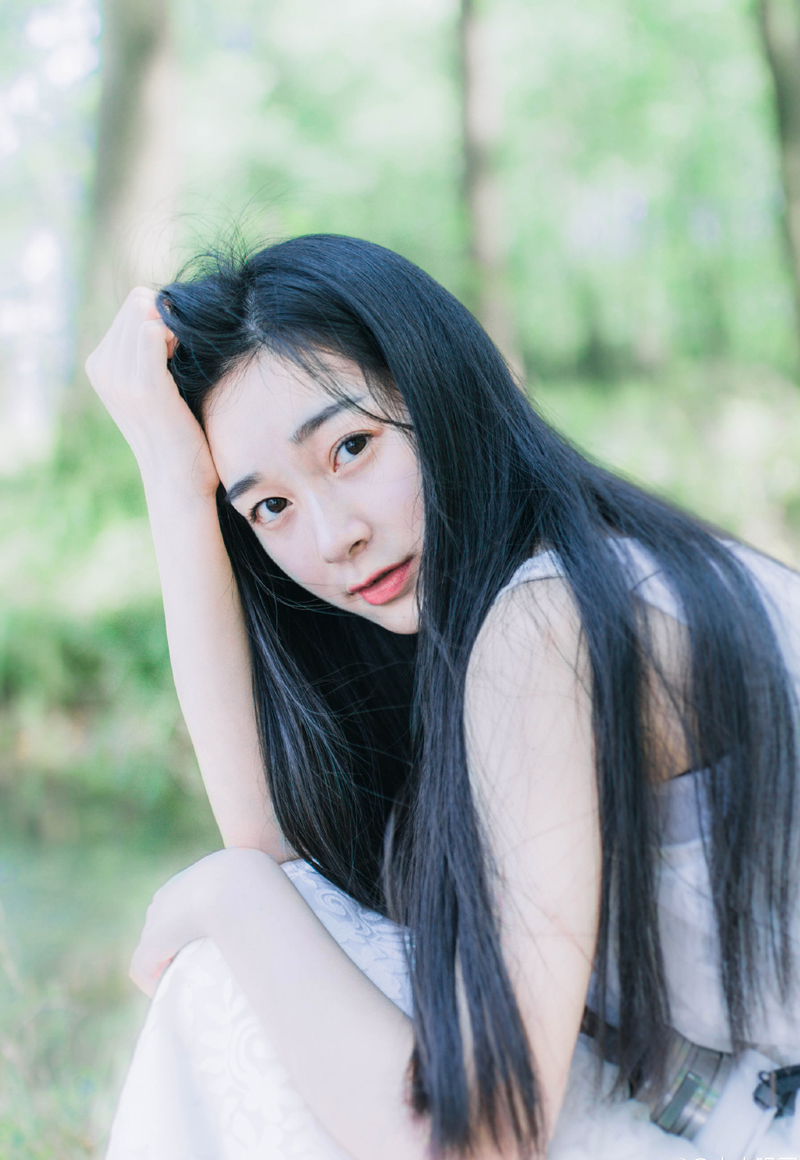 “快看，那是什么？”一名将士突然看向江面，惊讶道。